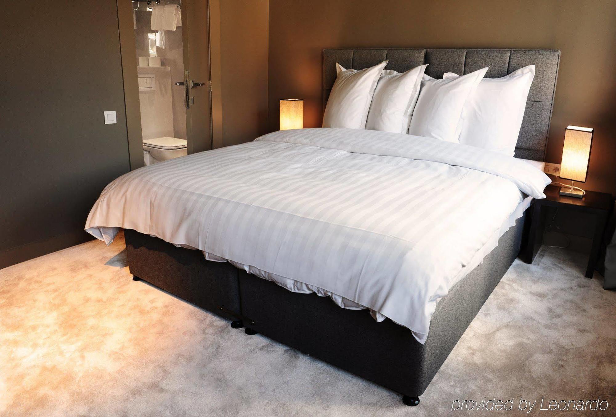 Hotel The Neufchatel Saint-Gilles Room photo